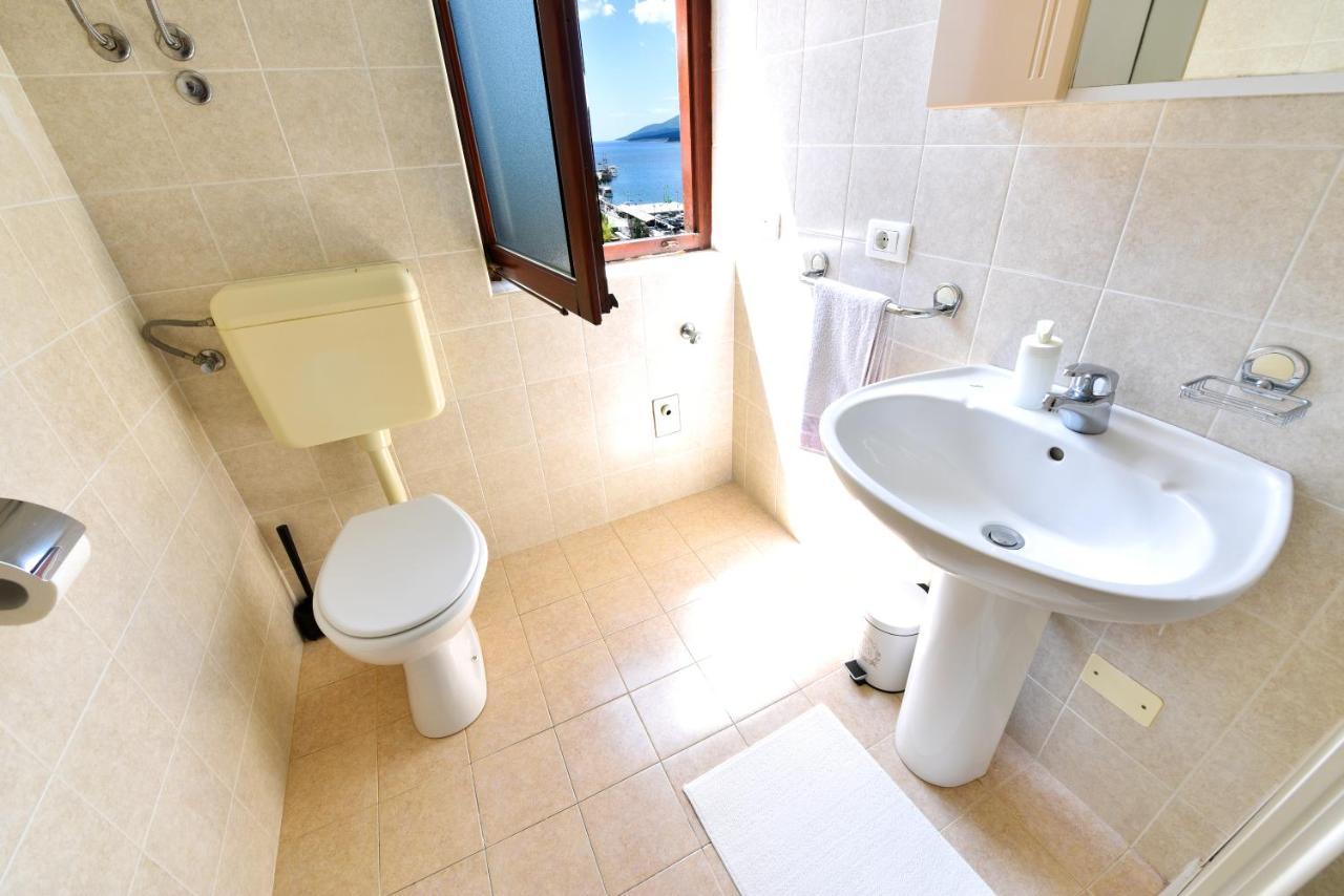 Apartment Angie - Intermezzo With Sea View In Center Of Рабац Екстериор снимка