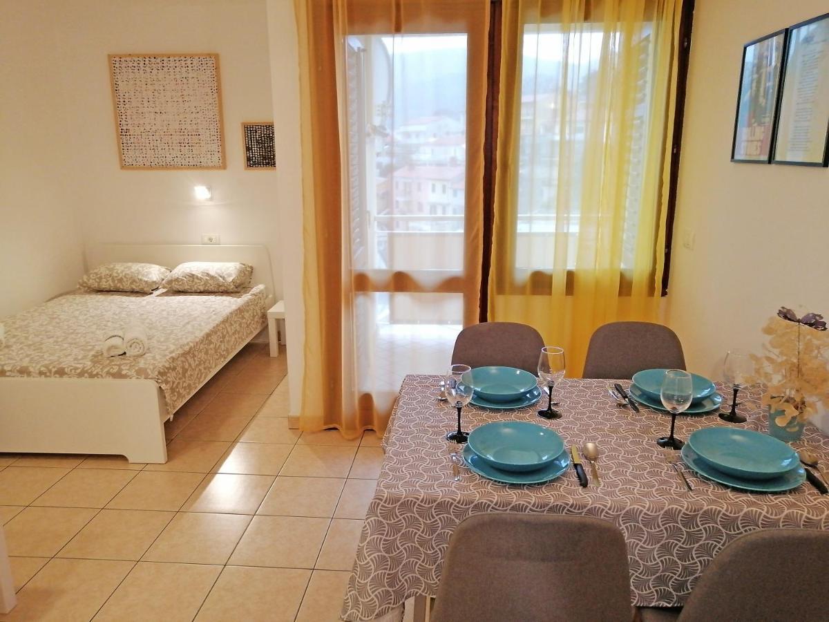 Apartment Angie - Intermezzo With Sea View In Center Of Рабац Екстериор снимка