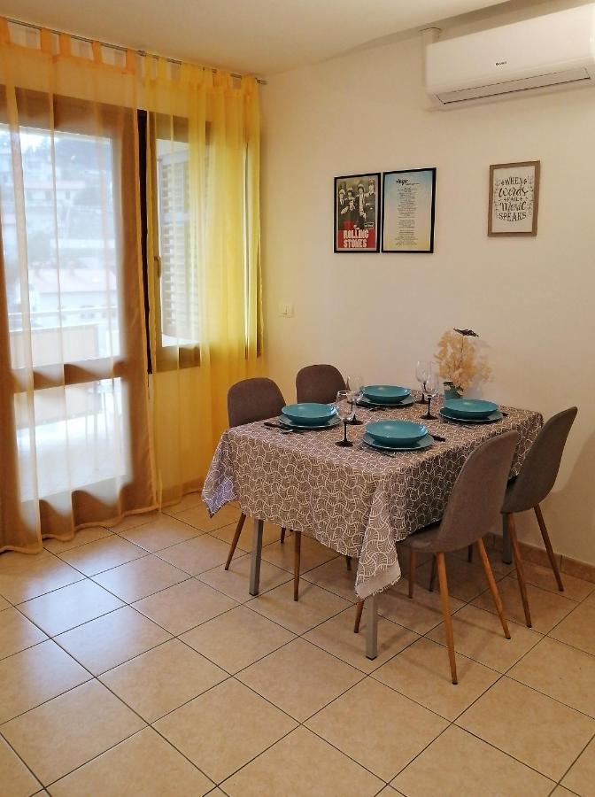 Apartment Angie - Intermezzo With Sea View In Center Of Рабац Екстериор снимка