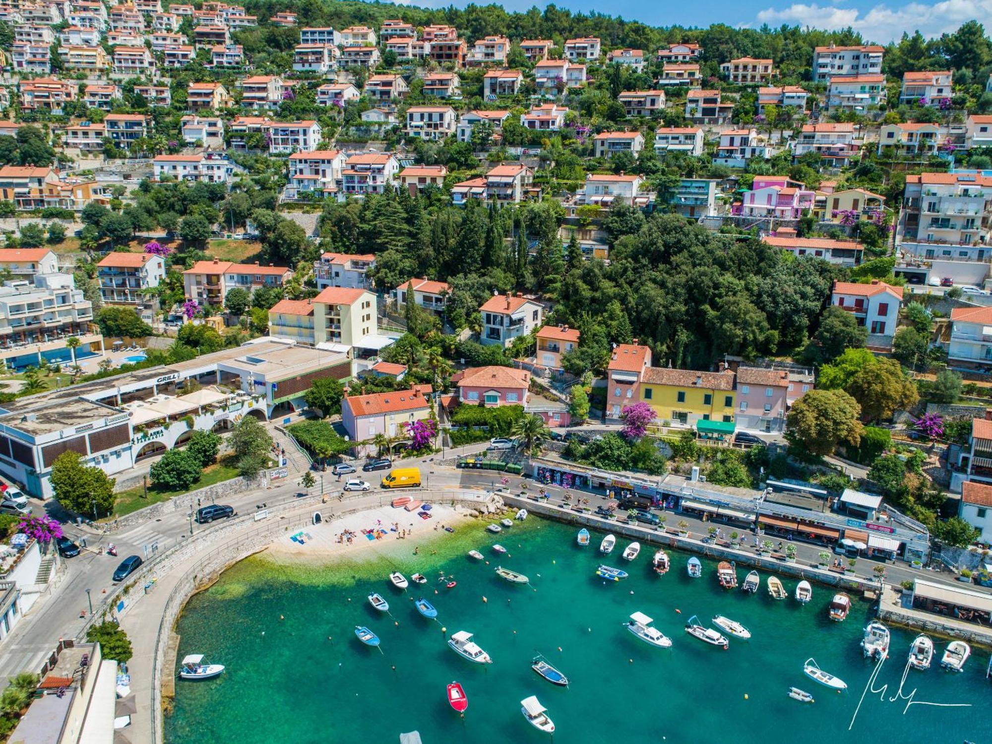 Apartment Angie - Intermezzo With Sea View In Center Of Рабац Екстериор снимка